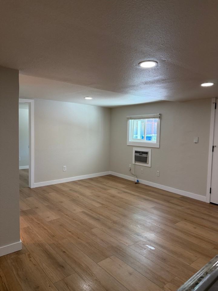472 Arleta Ave #B - Photo 5 of 14