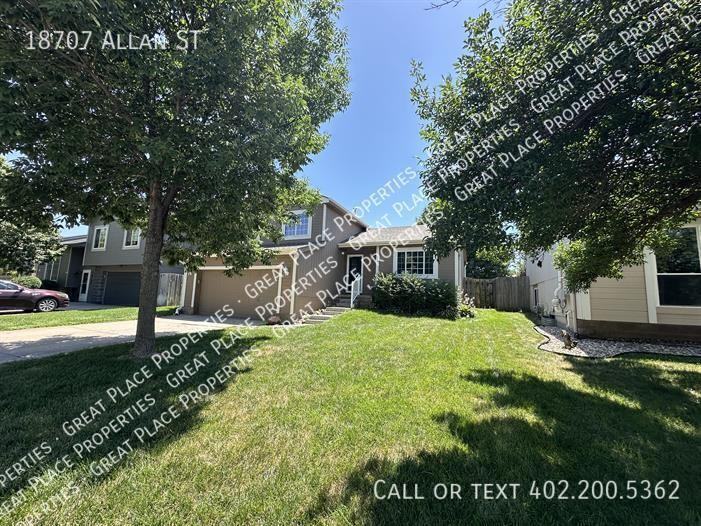 18707 Allan St - Photo 5 of 33