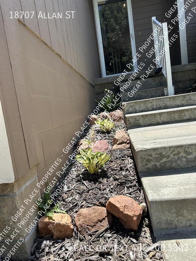 18707 Allan St - Photo 6 of 33