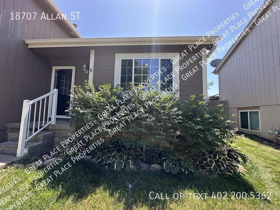 18707 Allan St - Photo 7 of 33
