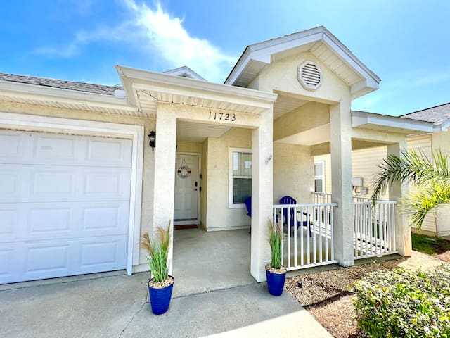 11723 Sand Castle Ln - Photo 2 of 23