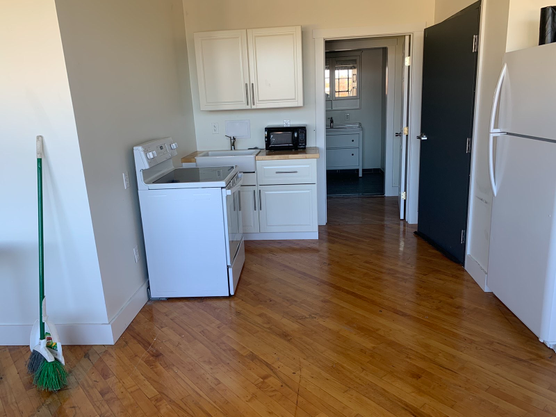 1415 Kemper St - Photo 2 of 4