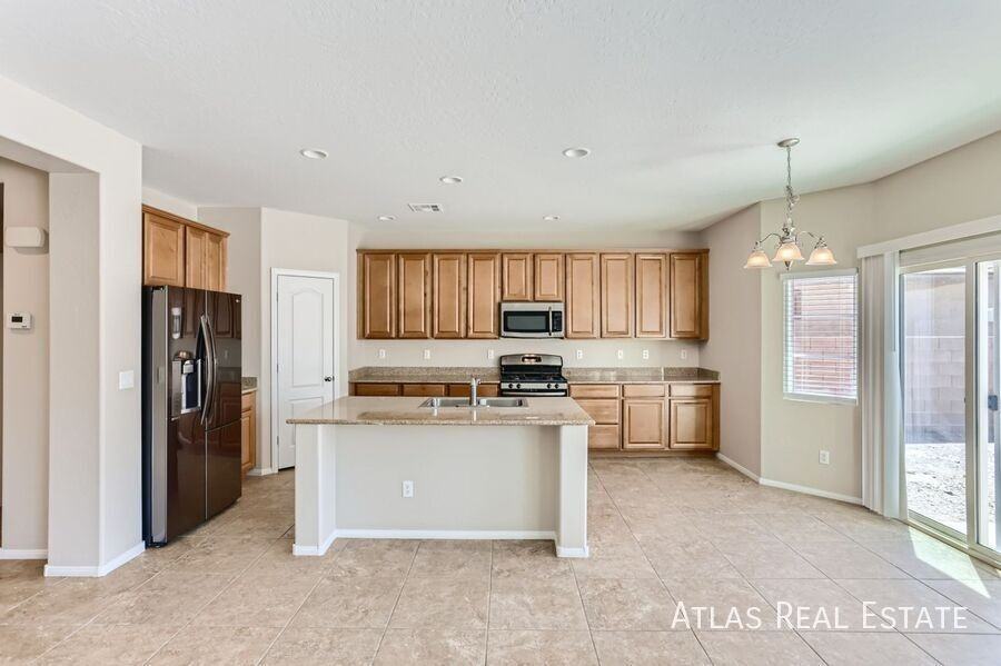1009 Barron Creek Ave - Photo 5 of 17