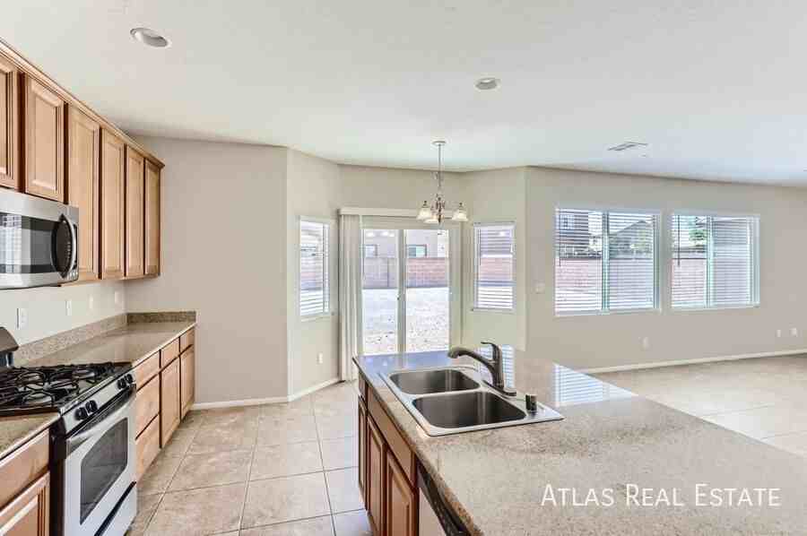 1009 Barron Creek Ave - Photo 7 of 17