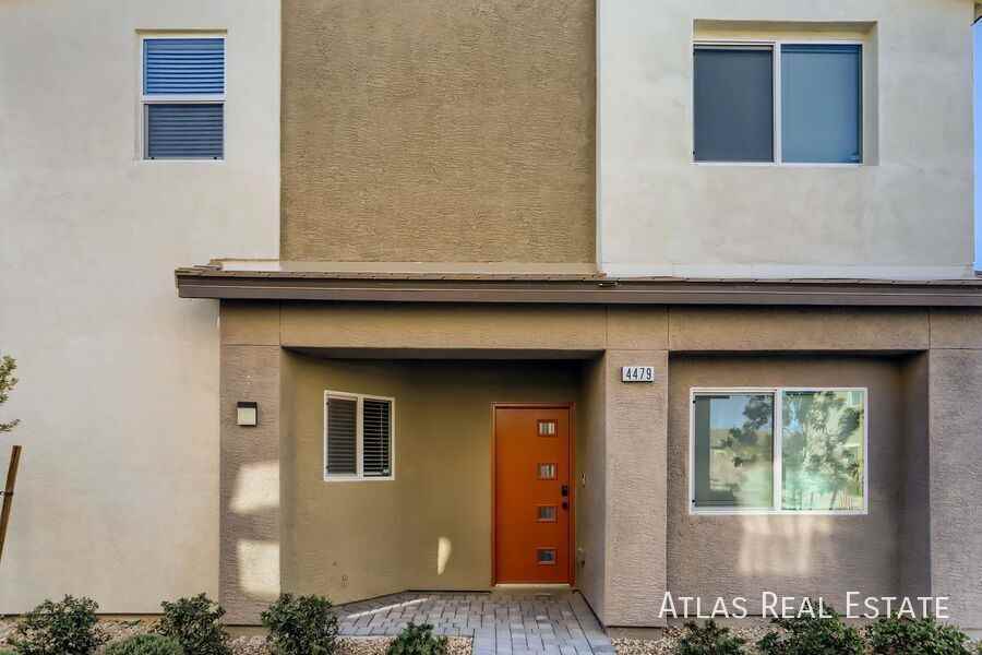 4479 Sapphire Moon Ave - Photo 2 of 33