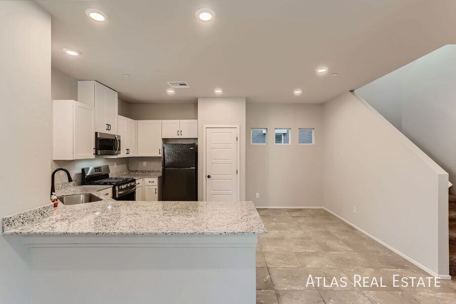 4479 Sapphire Moon Ave - Photo 4 of 33
