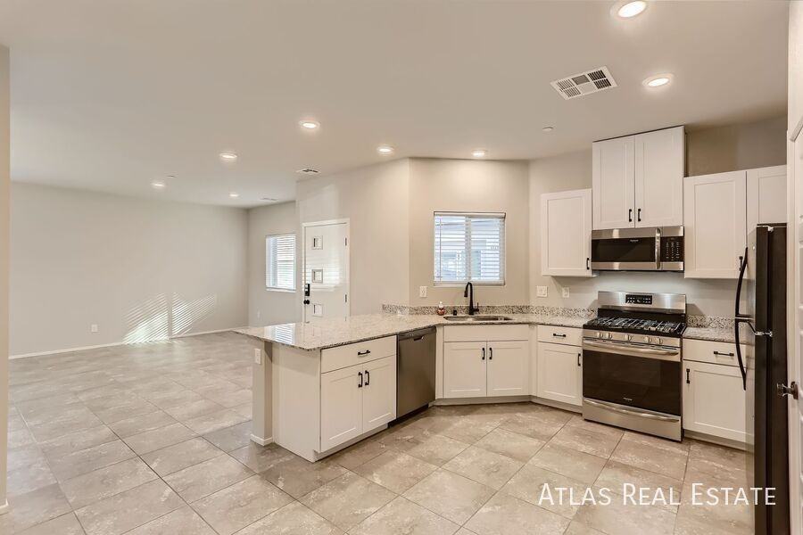 4479 Sapphire Moon Ave - Photo 6 of 33