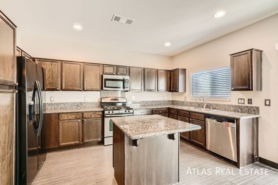 10601 Derby Peak Ln - Photo 5 of 17