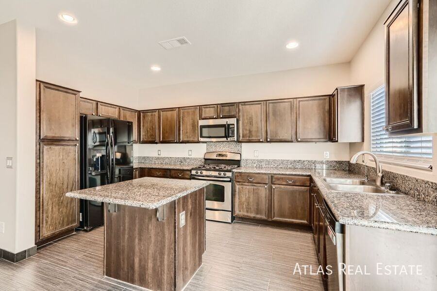 10601 Derby Peak Ln - Photo 6 of 17