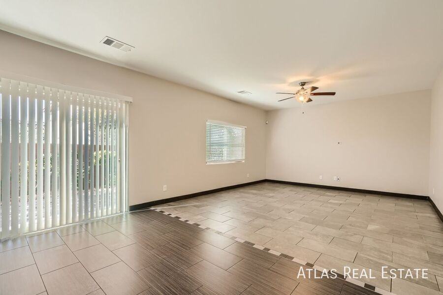 10601 Derby Peak Ln - Photo 7 of 17