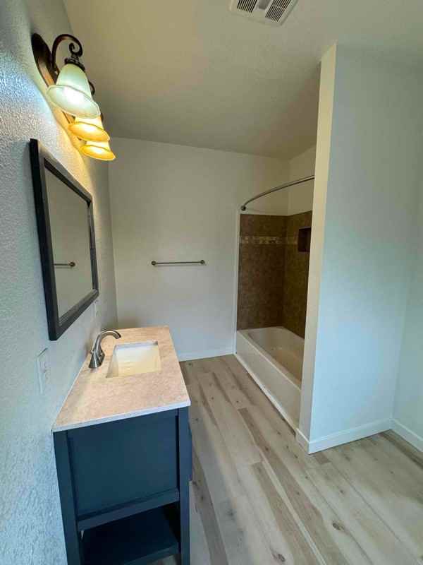 805 N 2nd St - Photo 4 of 24