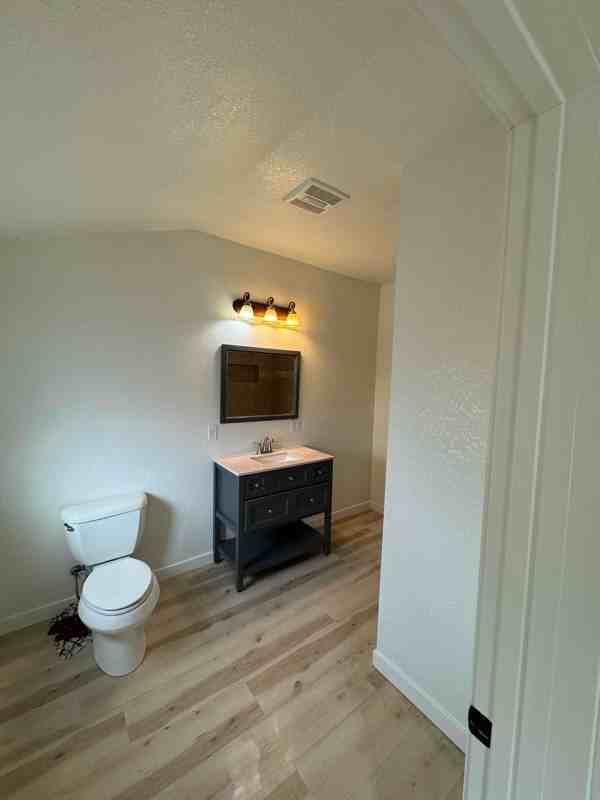 805 N 2nd St - Photo 5 of 24