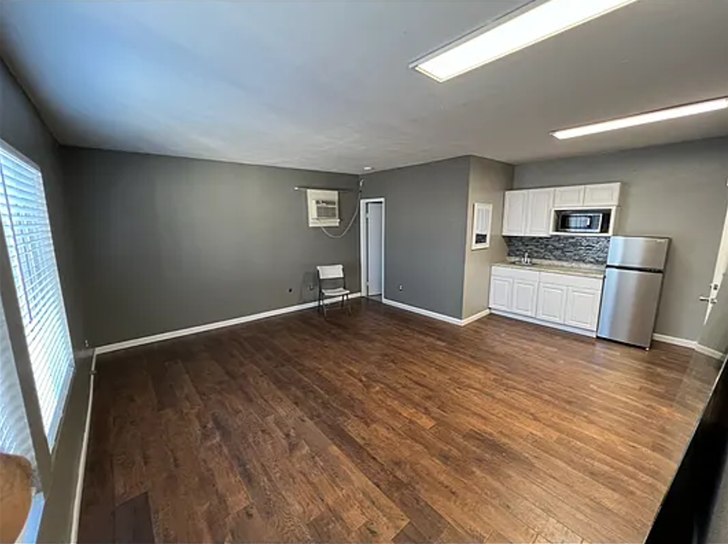 3275 Adams Ave - Photo 2 of 4