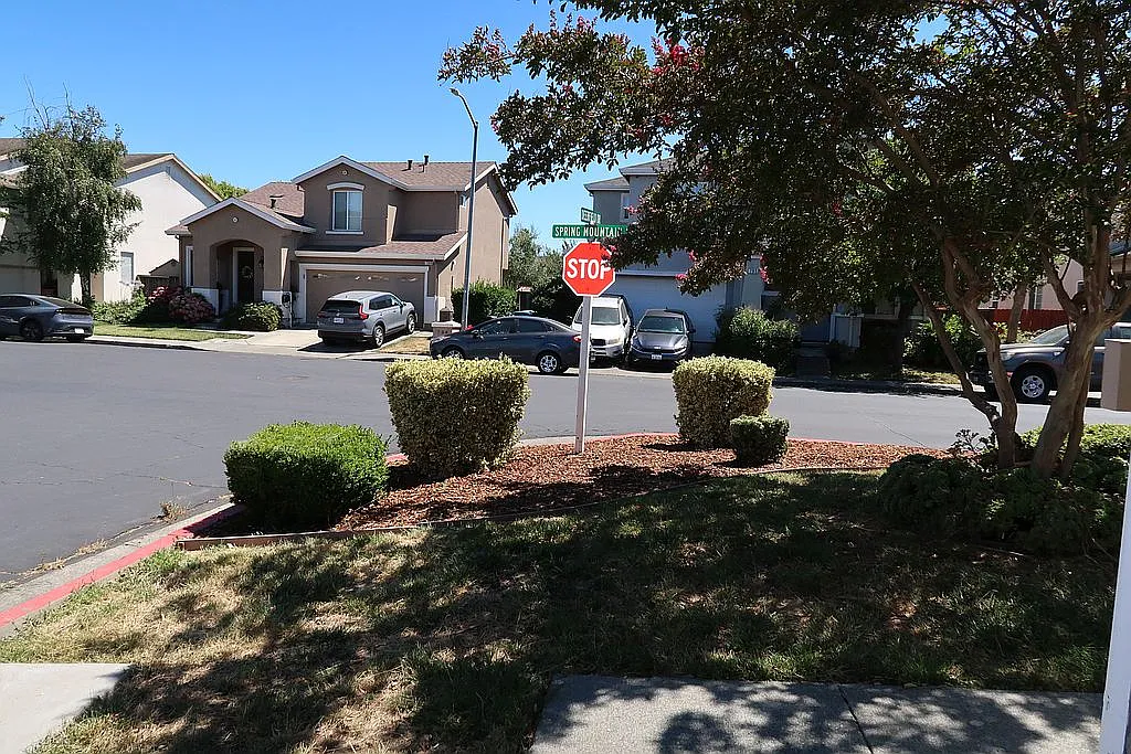 701 Deerfield - Photo 6 of 33