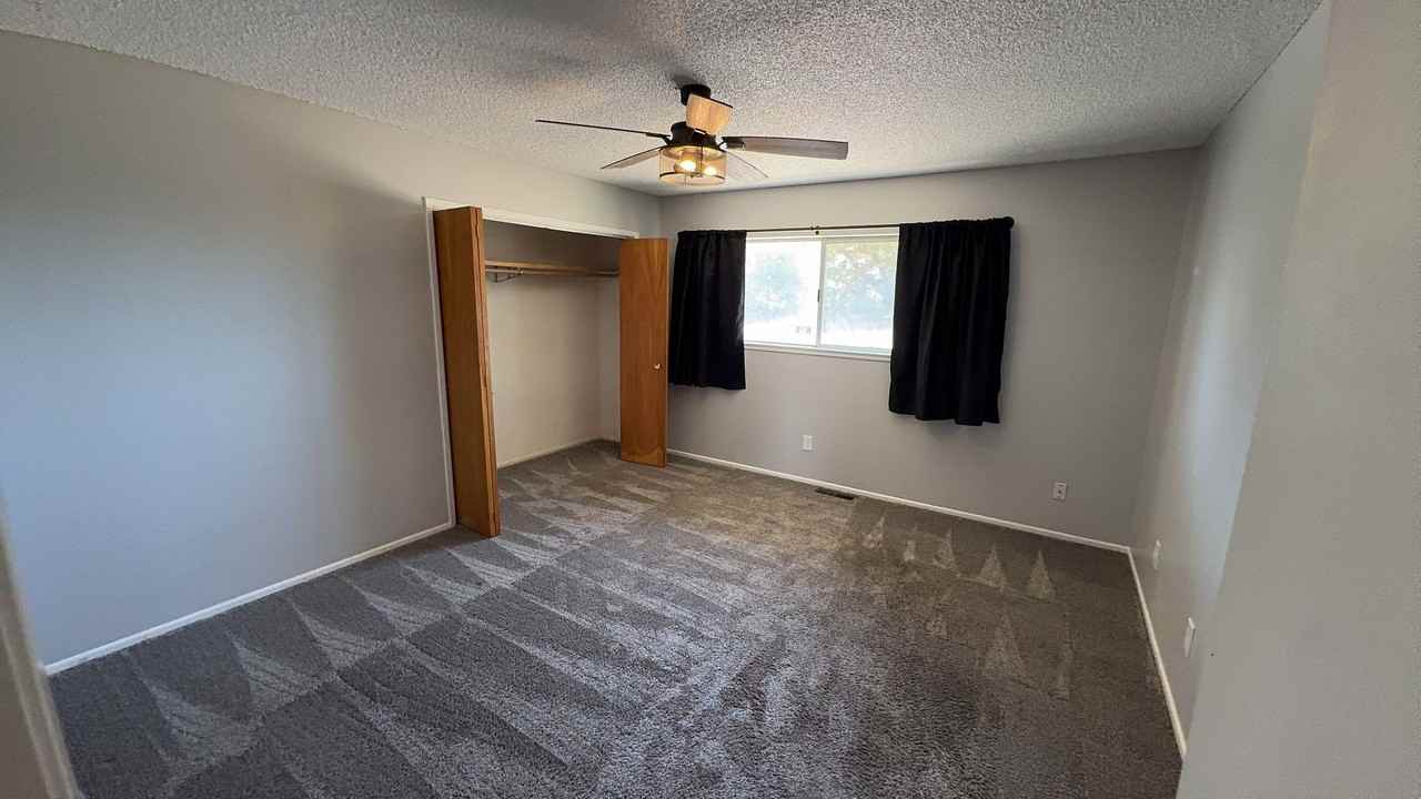 11586 S Smith Ave - Photo 4 of 23