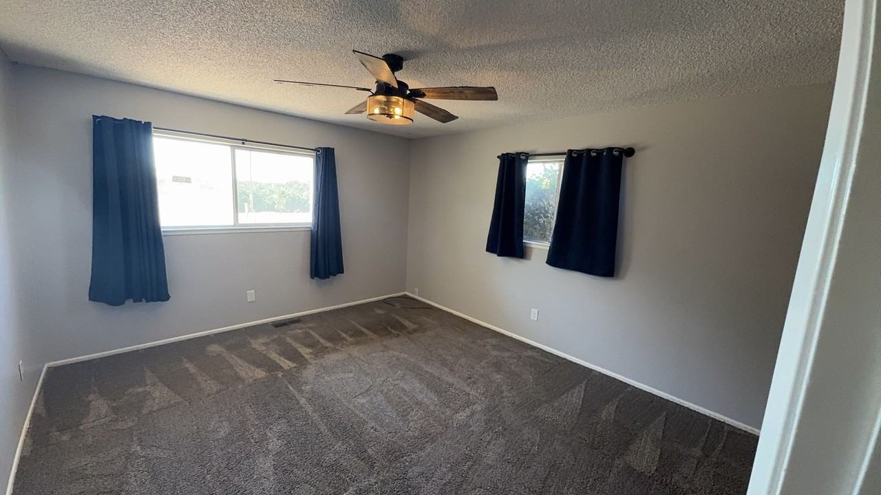 11586 S Smith Ave - Photo 5 of 23