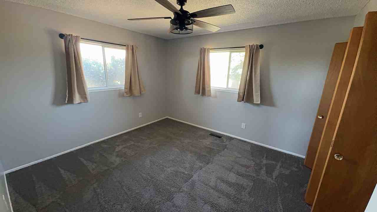 11586 S Smith Ave - Photo 6 of 23