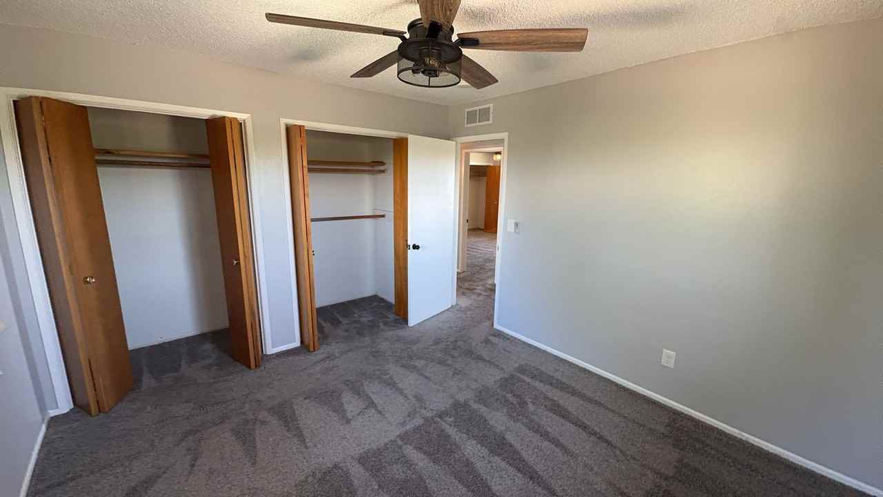 11586 S Smith Ave - Photo 7 of 23