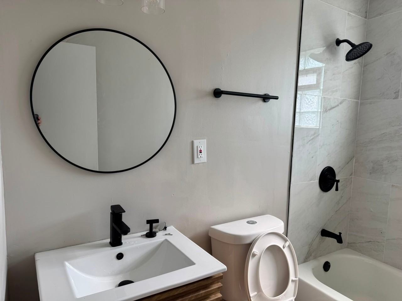 15917 Steinway Blvd - Photo 2 of 13