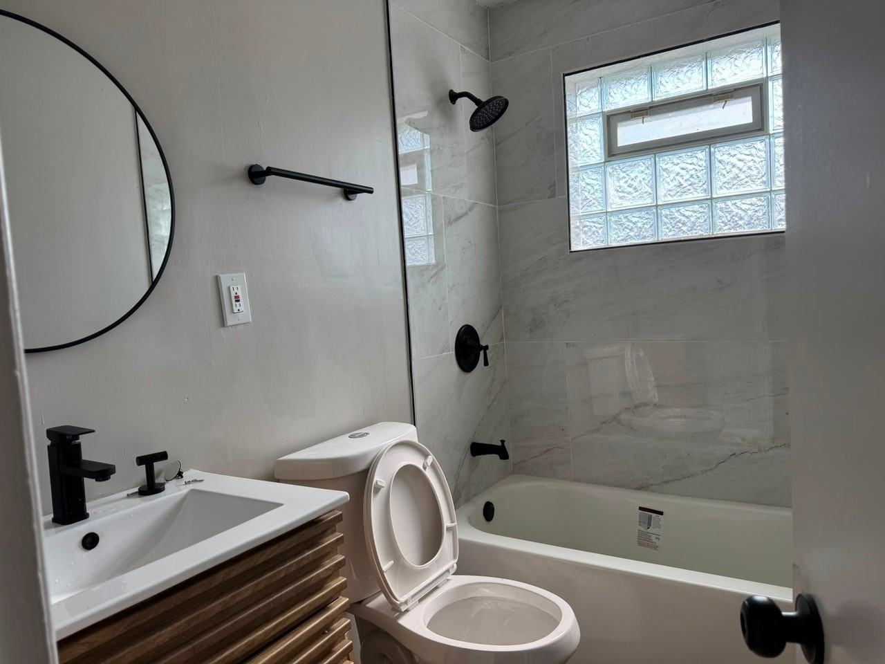 15917 Steinway Blvd - Photo 3 of 13