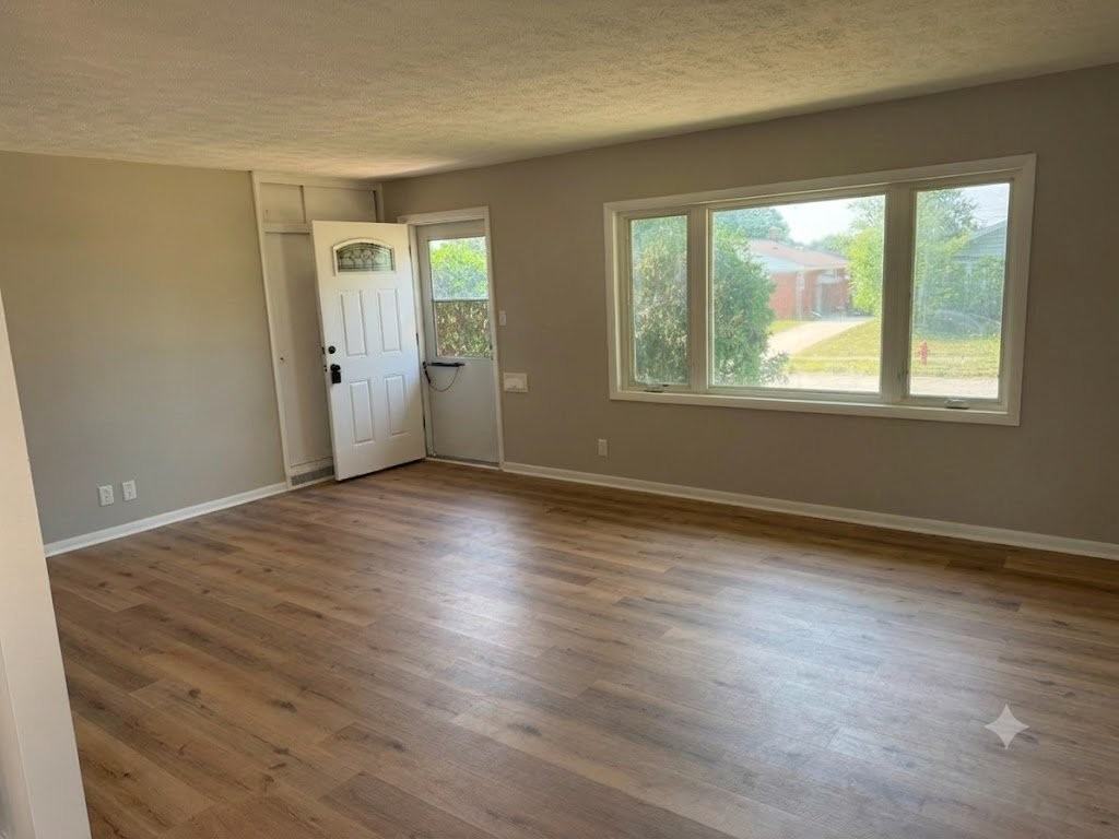 15917 Steinway Blvd - Photo 5 of 13