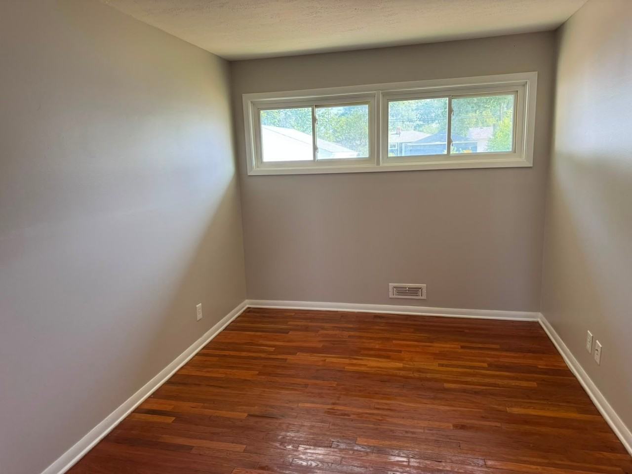 15917 Steinway Blvd - Photo 7 of 13