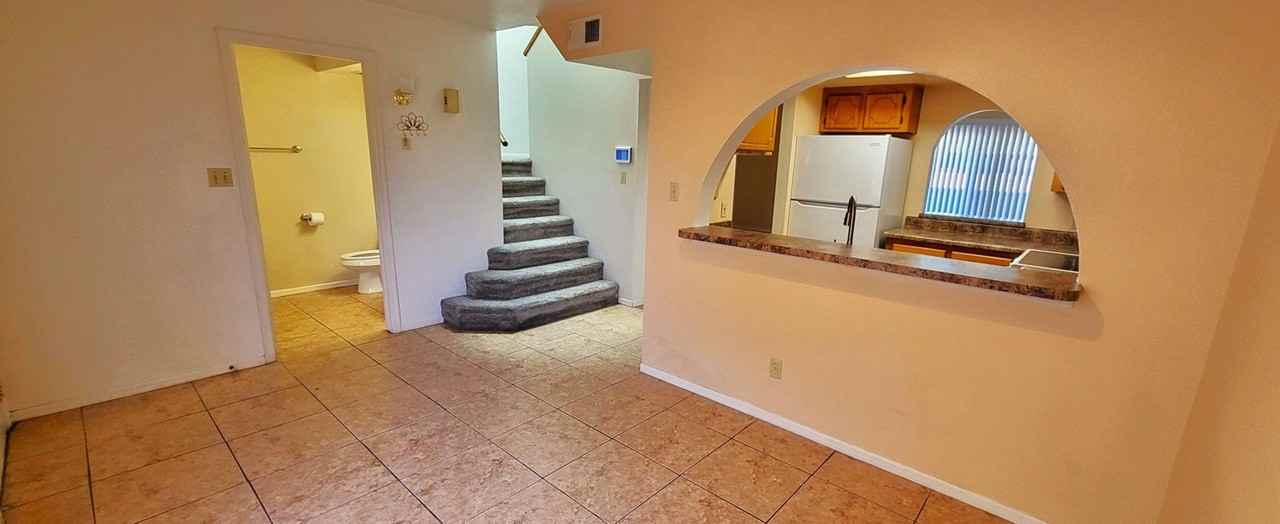 723 W 13th St - Photo 3 of 21