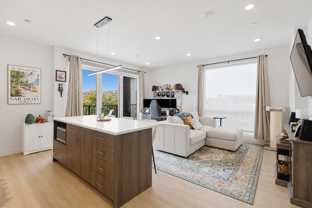 948 W Sunnyside Ave #407 - Photo 1 of 1