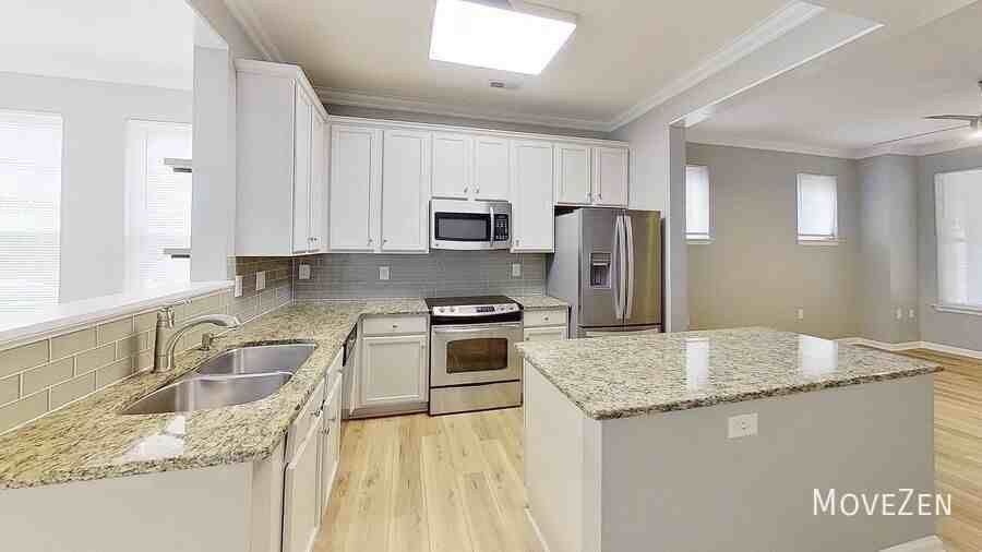 526 E 9th St - Photo 7 of 45