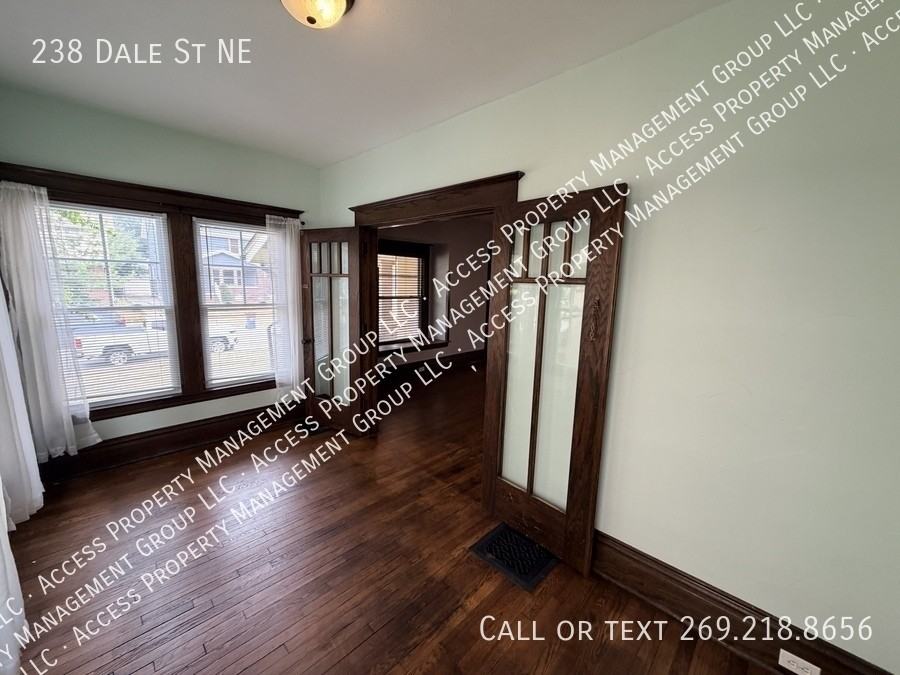 238 Dale St Ne - Photo 7 of 42