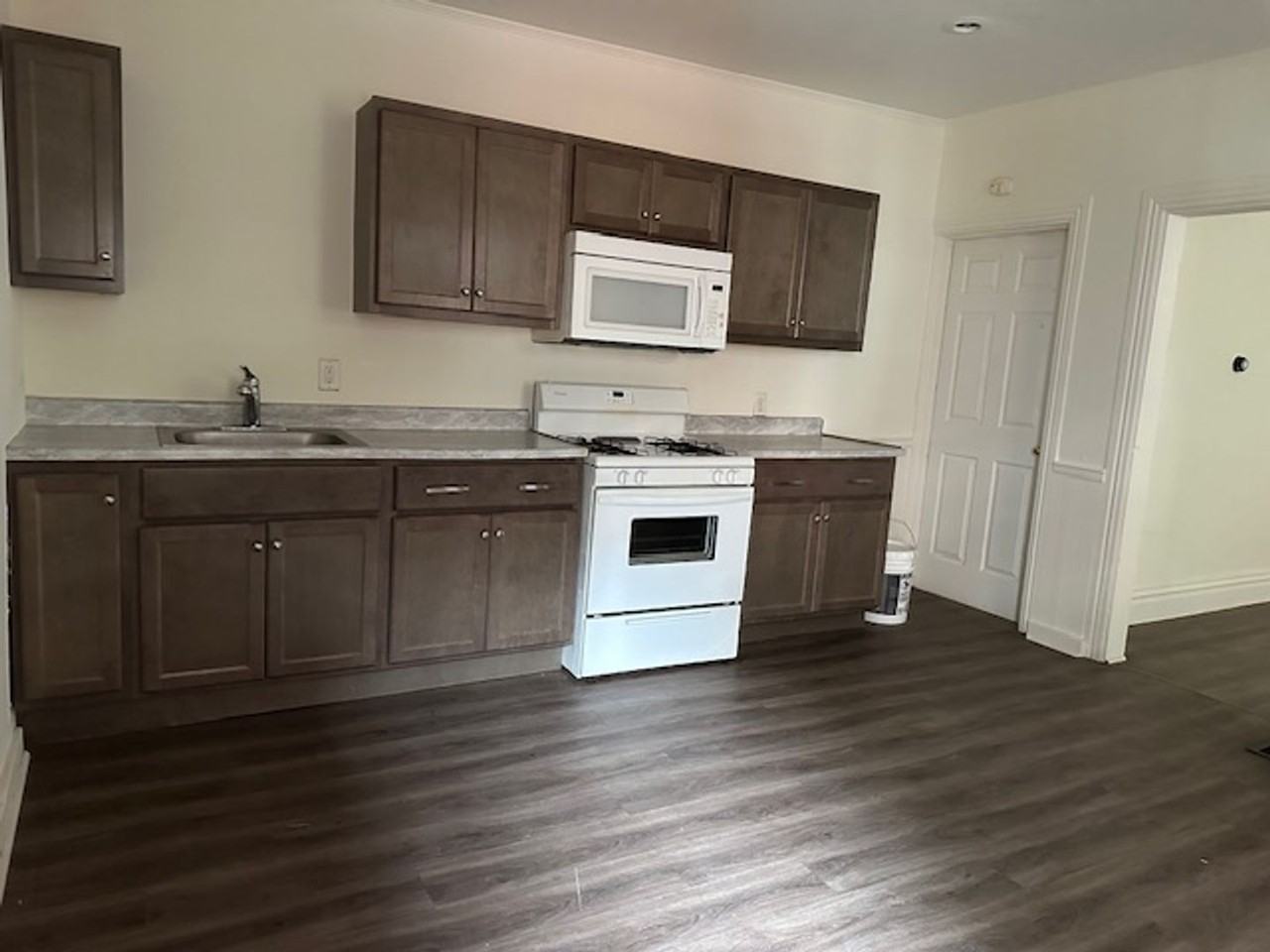 311 S 2nd St #1stFL - Photo 6 of 11