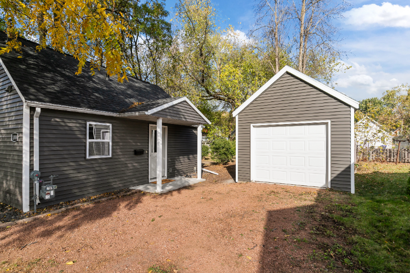 1004 W Kamps Ave - Photo 2 of 22