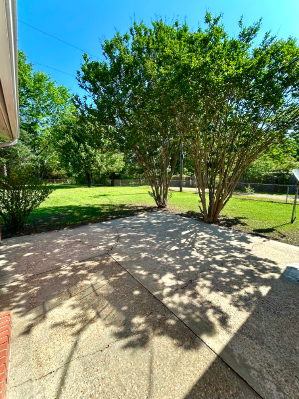 359 Wells Dr - Photo 2 of 16