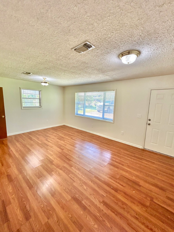359 Wells Dr - Photo 5 of 16