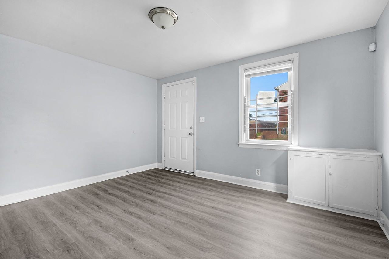 2729 Round Rd - Photo 3 of 19