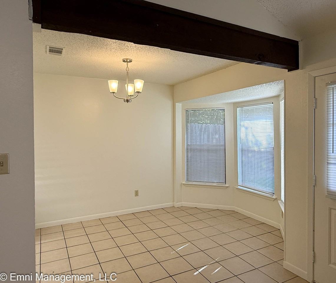 1408 Garnet Rd - Photo 4 of 21