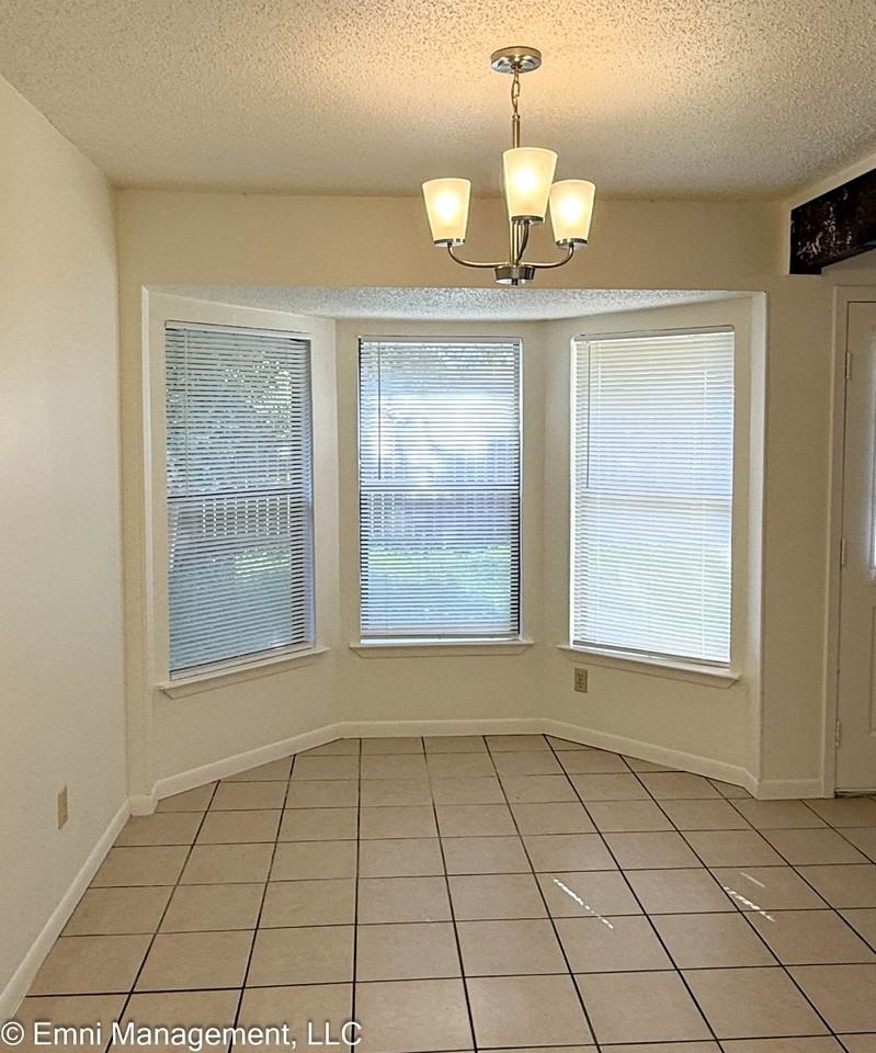 1408 Garnet Rd - Photo 5 of 21