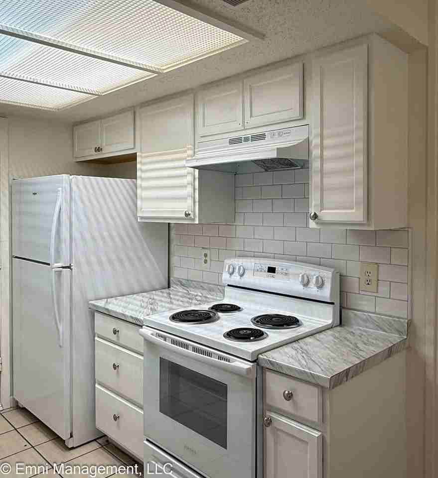 1408 Garnet Rd - Photo 6 of 21