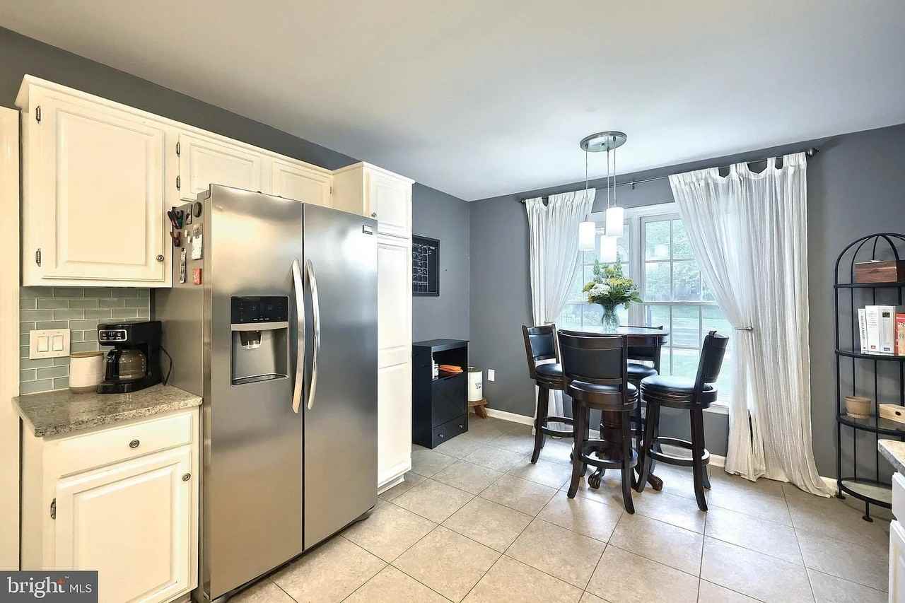 416 Huntington Dr - Photo 4 of 20