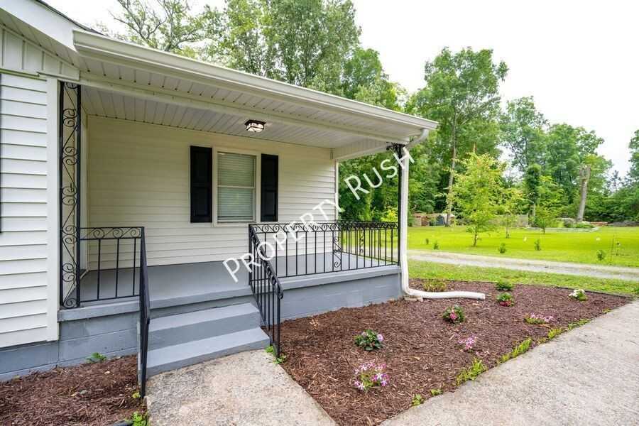 1524 Happy Valley Rd - Photo 4 of 26