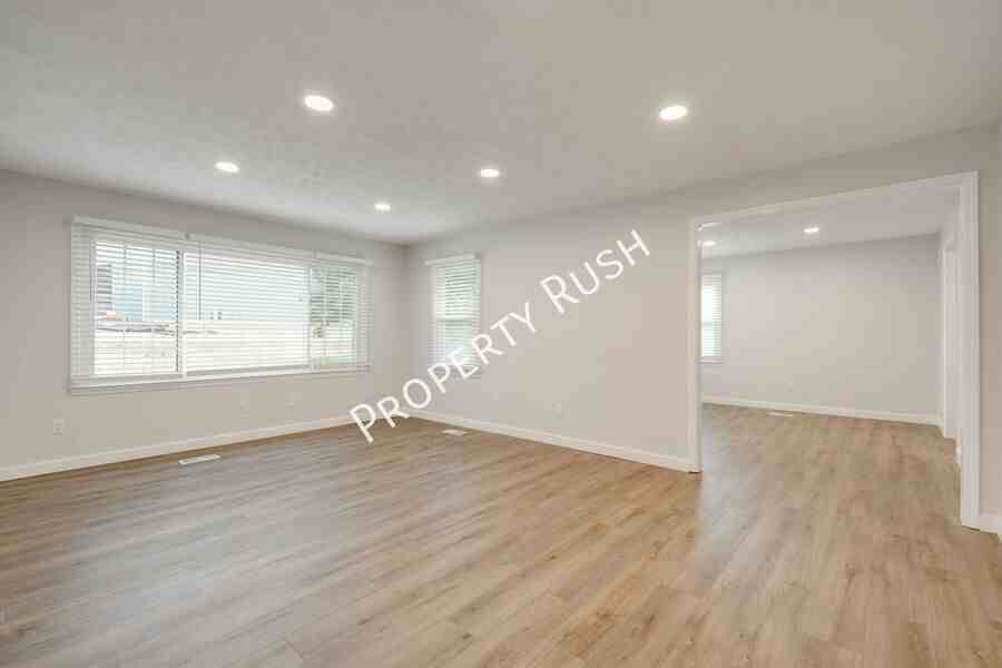 1524 Happy Valley Rd - Photo 6 of 26