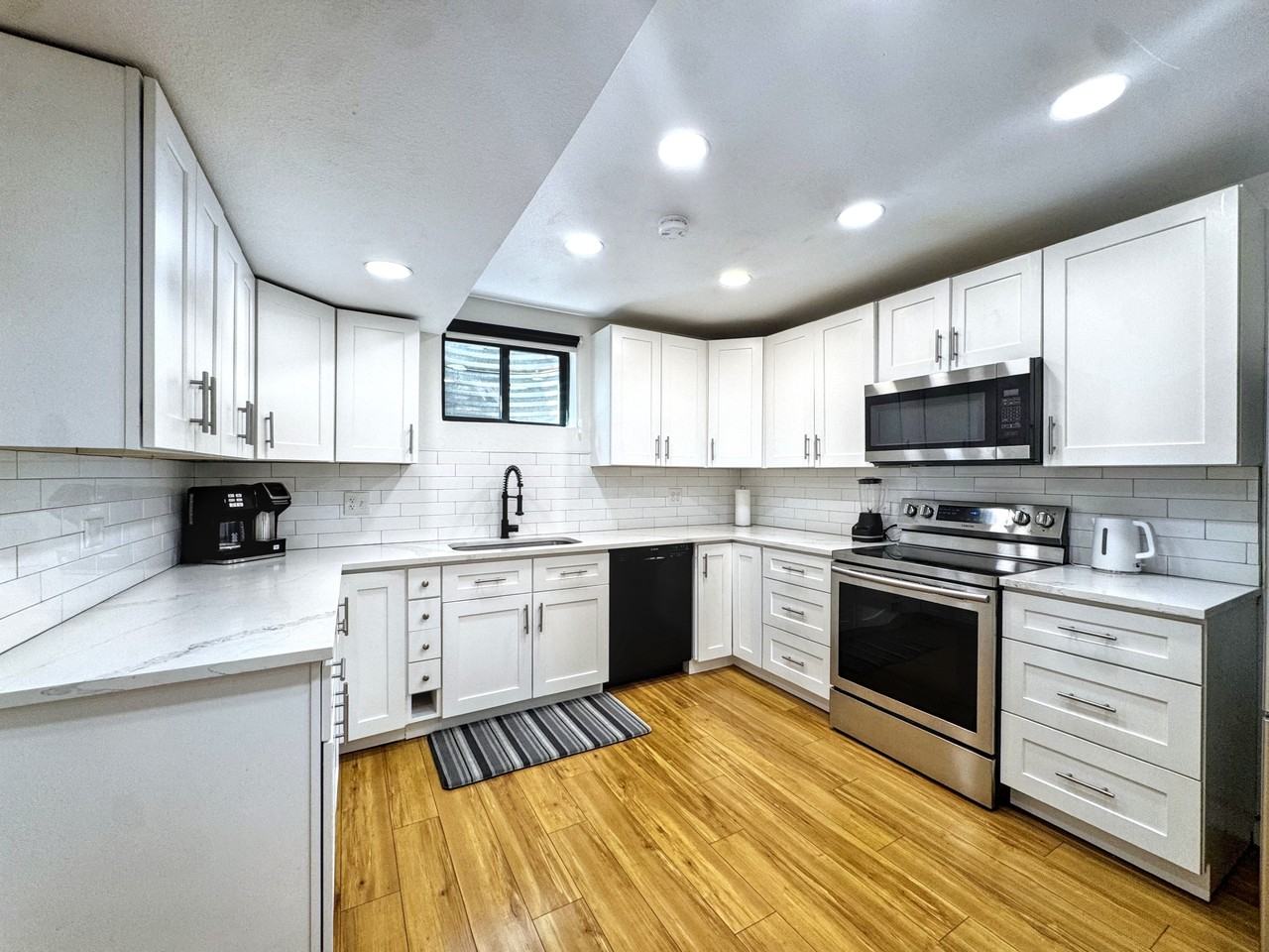 2460 Irving St #B - Photo 2 of 17
