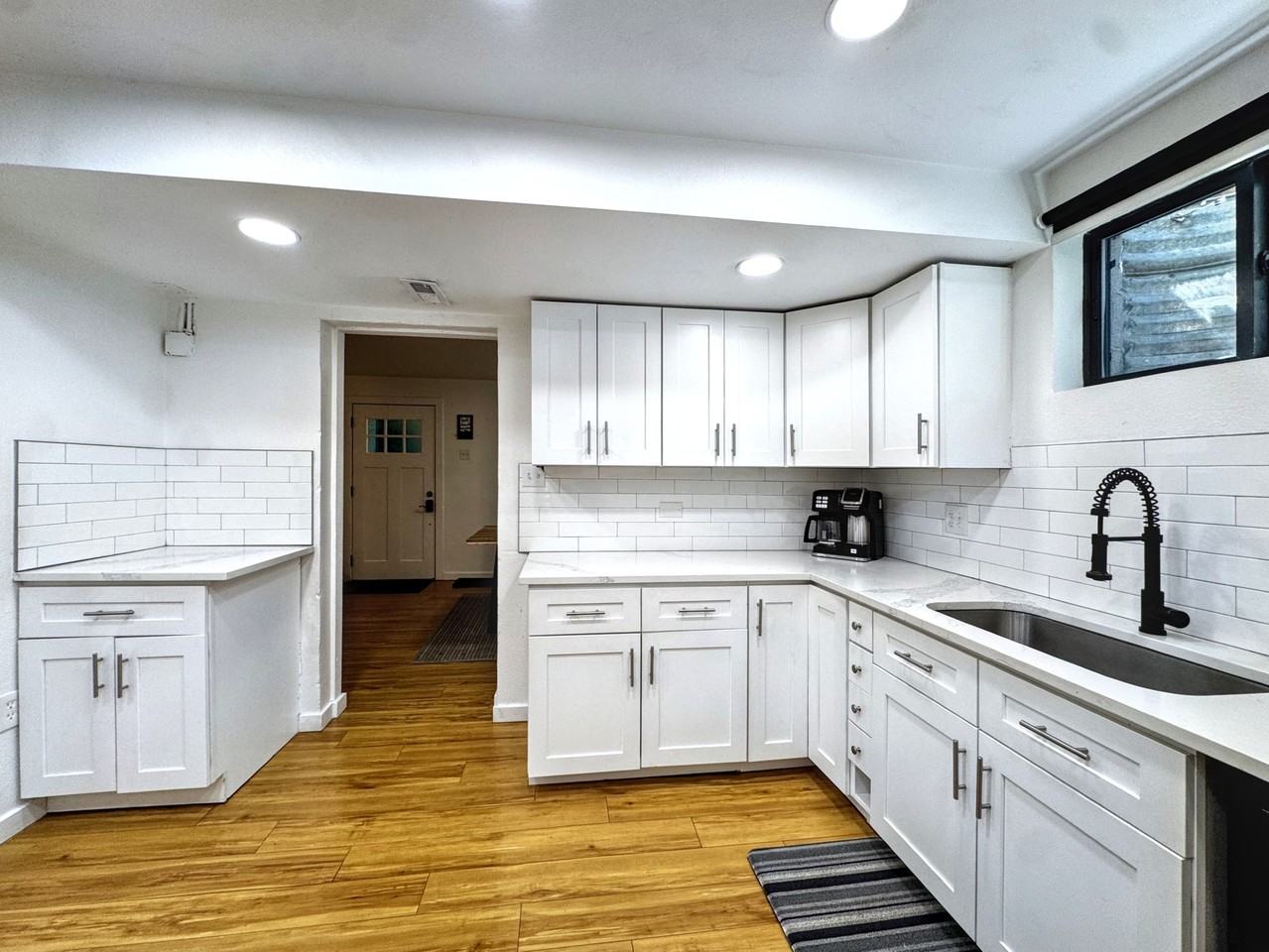 2460 Irving St #B - Photo 6 of 17