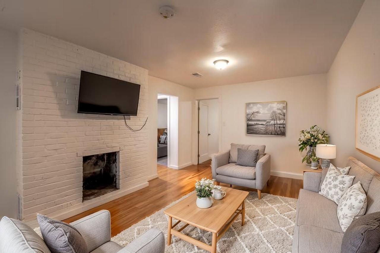 2460 Irving St #B - Photo 7 of 17