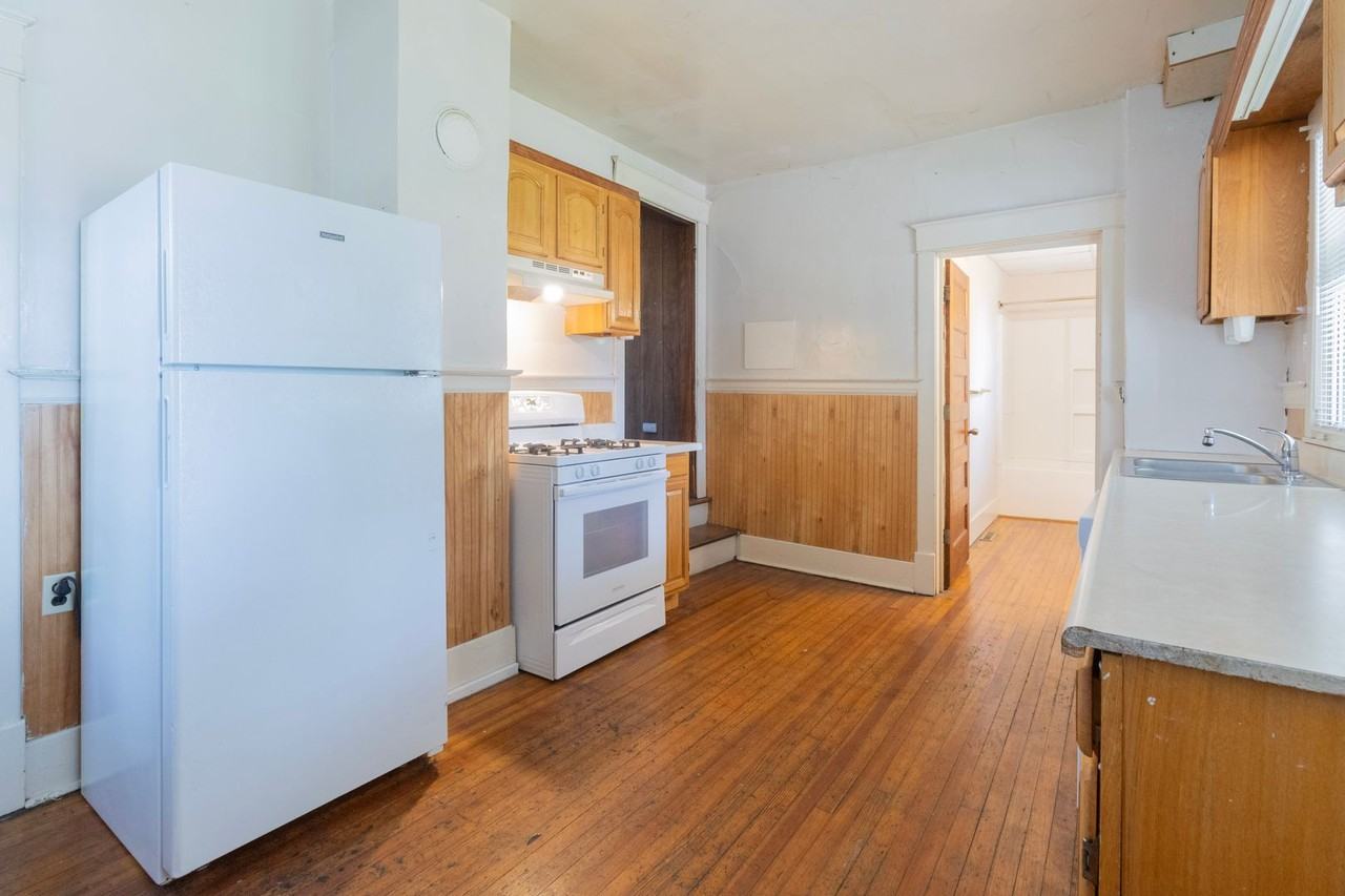 1321 Paris Rd - Photo 7 of 33