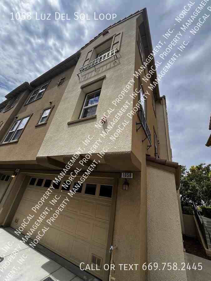 1058 Luz Del Sol Loop - Photo 2 of 21