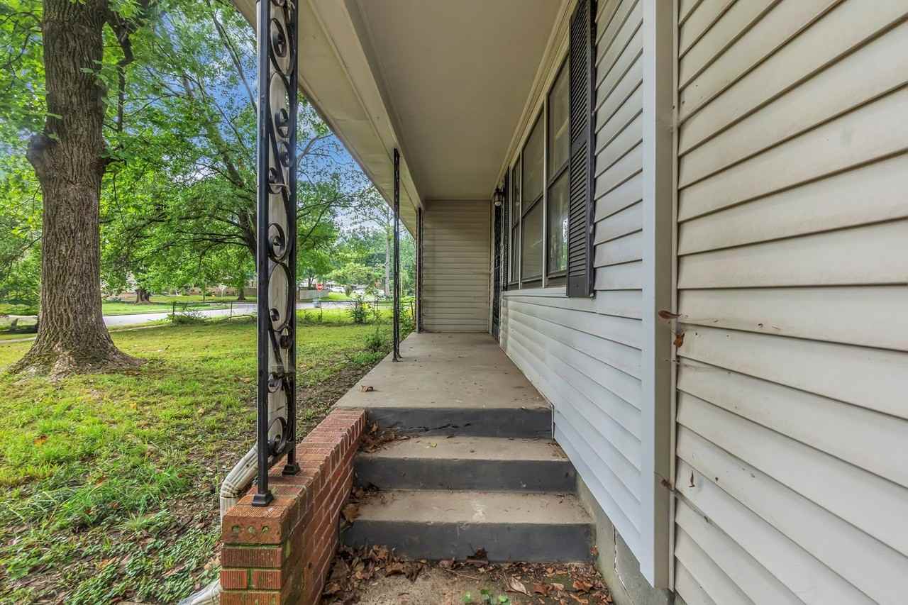 401 Conwell Rd - Photo 2 of 32