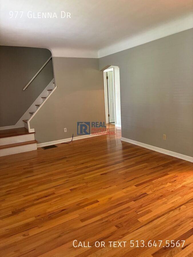 977 Glenna Dr - Photo 2 of 9