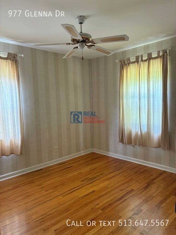 977 Glenna Dr - Photo 3 of 9