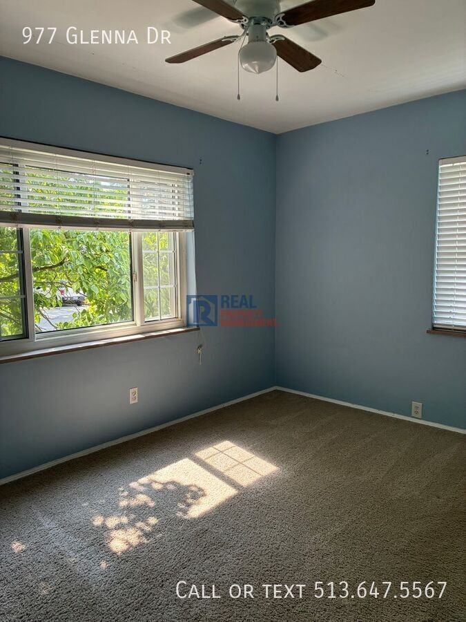 977 Glenna Dr - Photo 4 of 9